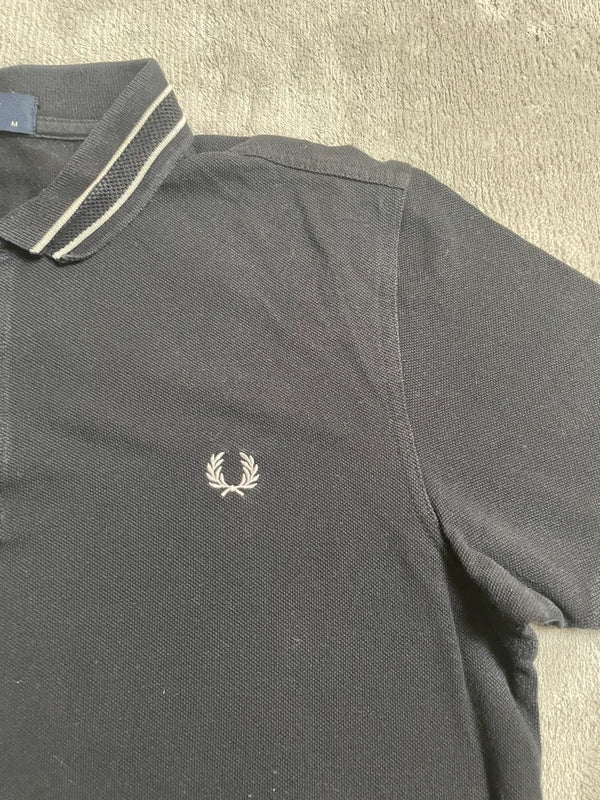 Fred Perry Polohemd in schwarz; weiß- Gr. M