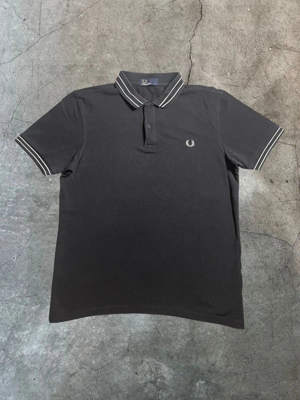 Fred Perry Polohemd in schwarz; weiß- Gr. M