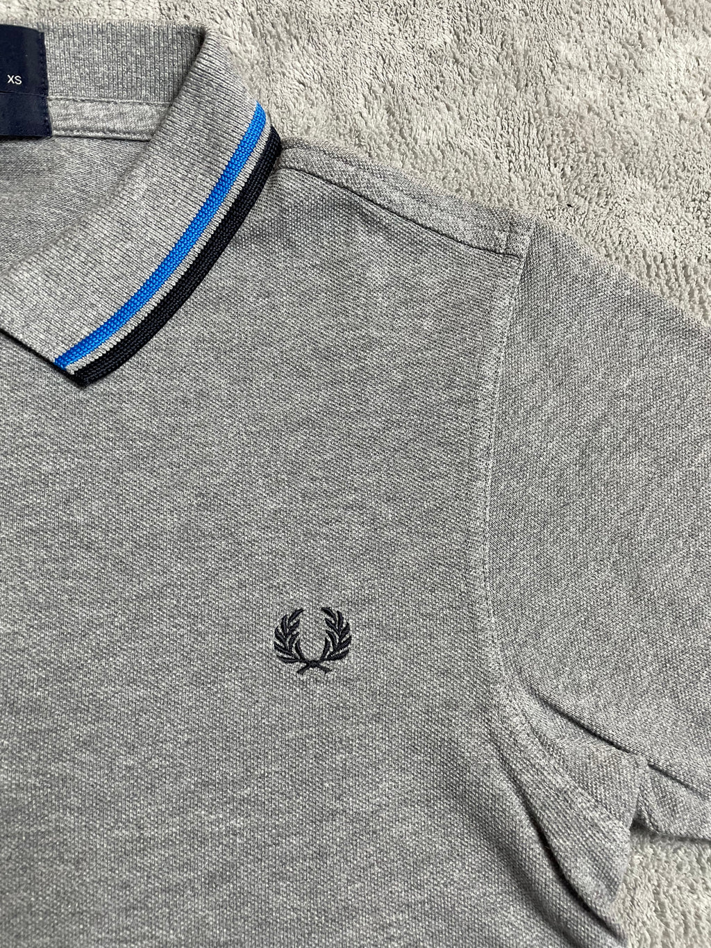 Fred Perry Polohemd in hellgrau - Gr. XS