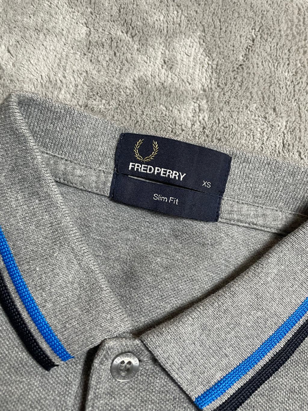 Fred Perry Polohemd in hellgrau - Gr. XS