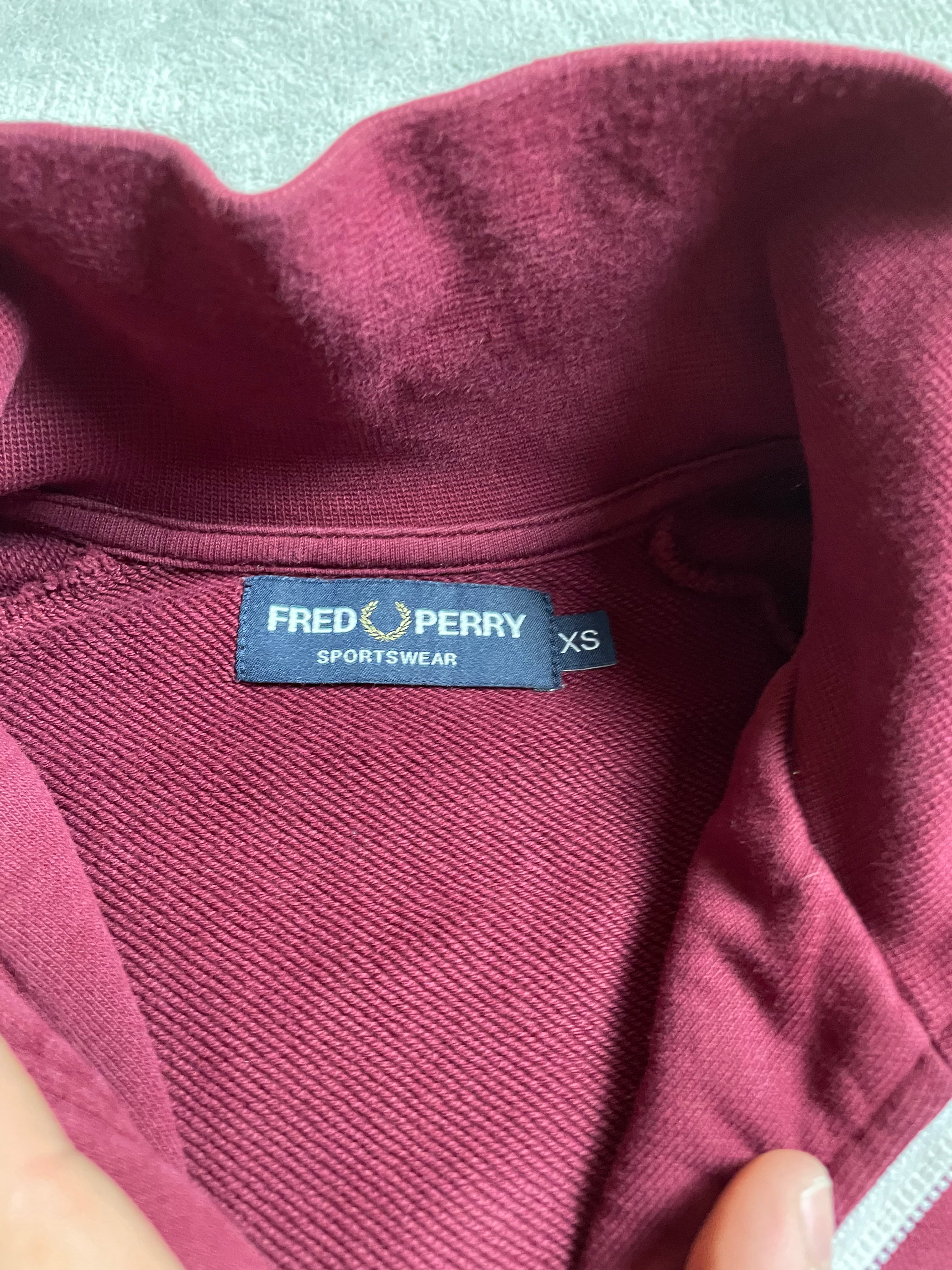 Fred Perry Halfzip Sweater in Weinrot, weiß, schwarz - Gr. XS