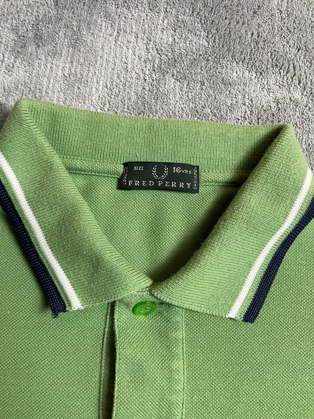 Fred Perry Polohemd in hellgrün - Gr. S