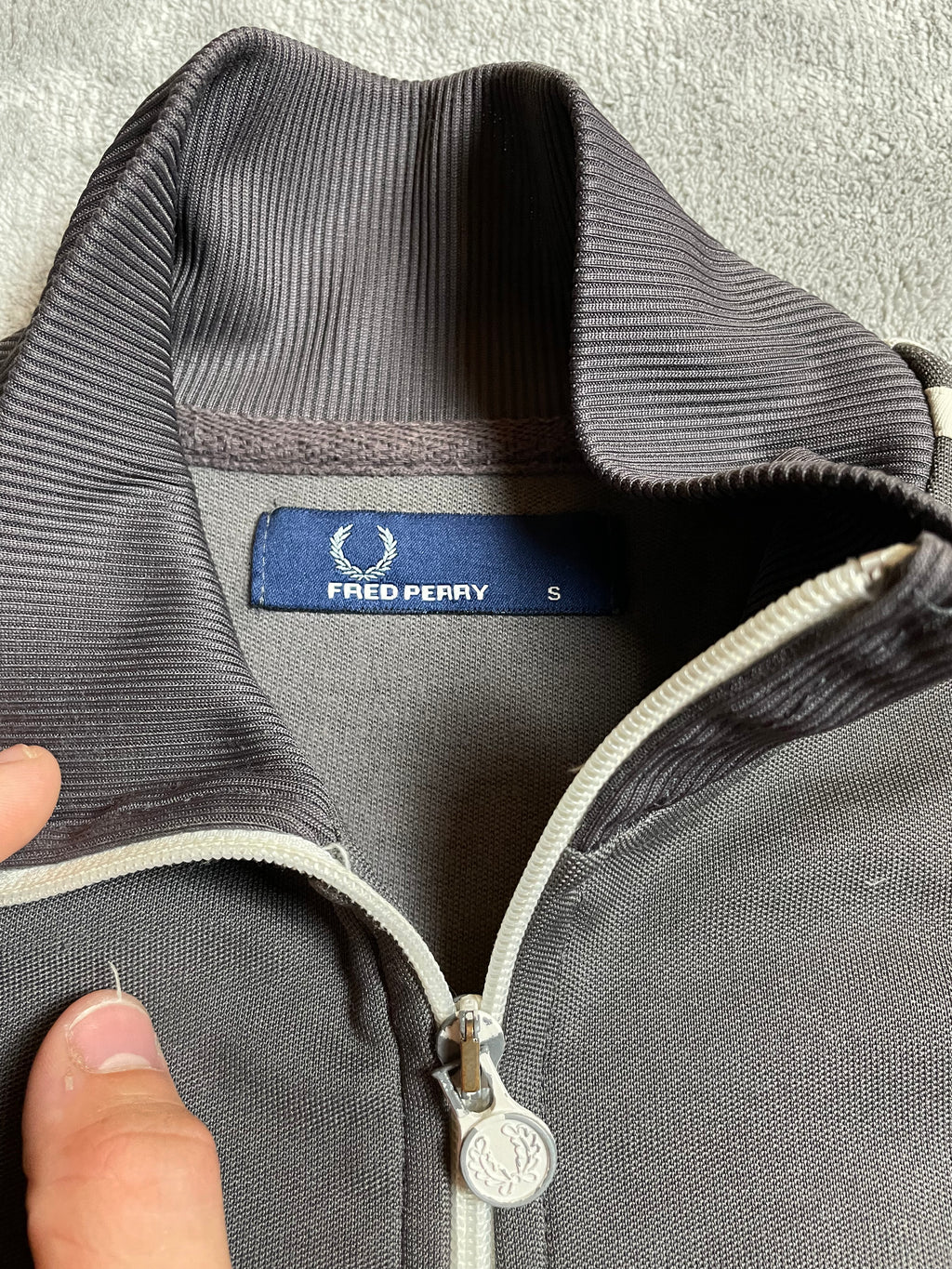 Fred Perry Trainingsjacke in Grau - Gr. S
