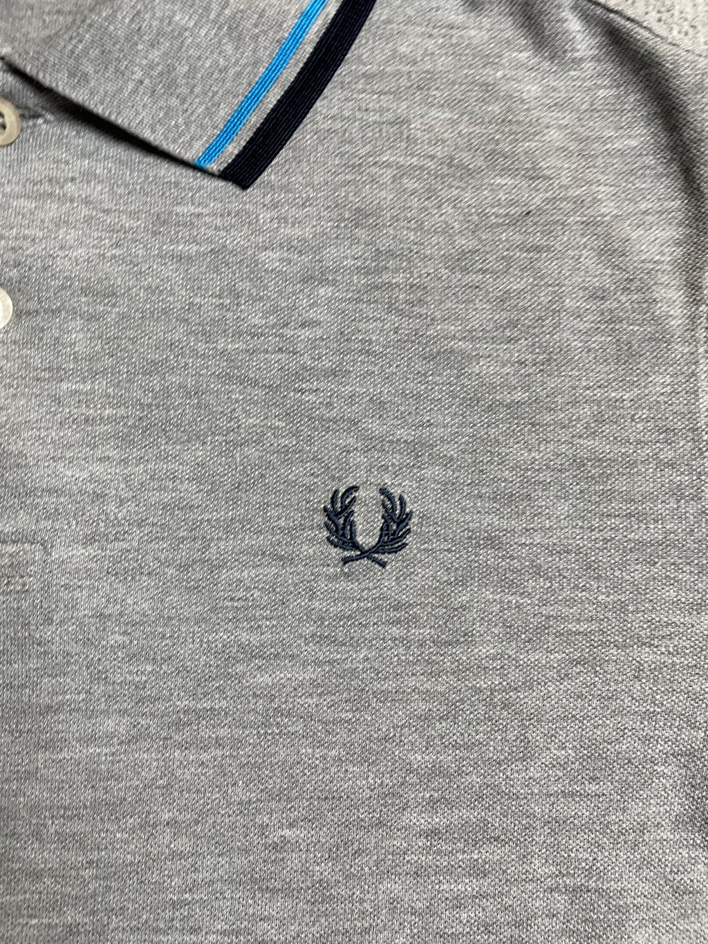 Fred Perry Polohemd in hellgrau - Gr. S