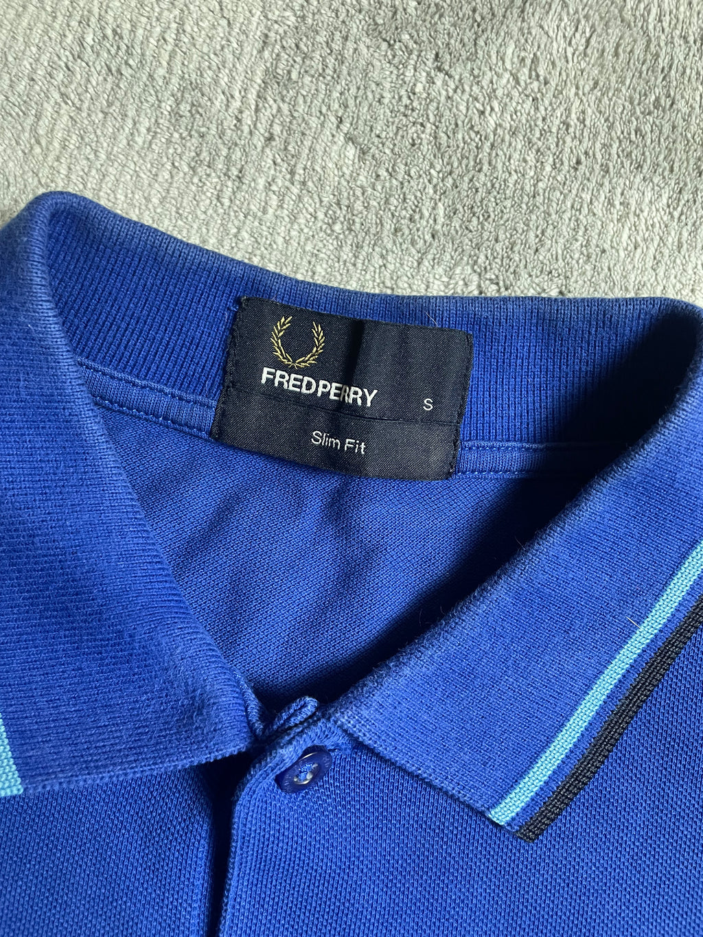 Fred Perry Polohemd in Marineblau - Gr. S