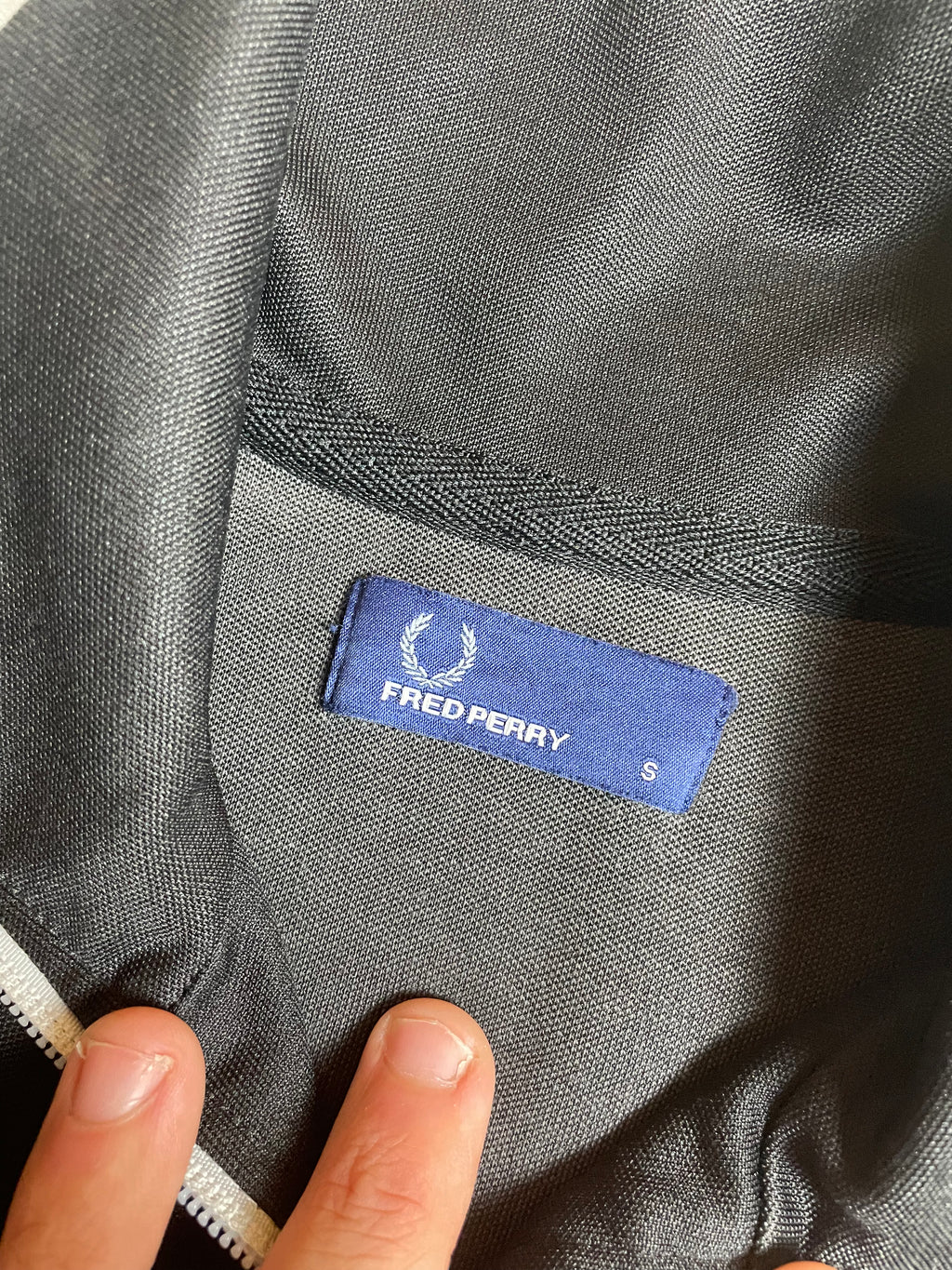 Fred Perry Trainingsjacke in schwarz, weiß - Gr. S