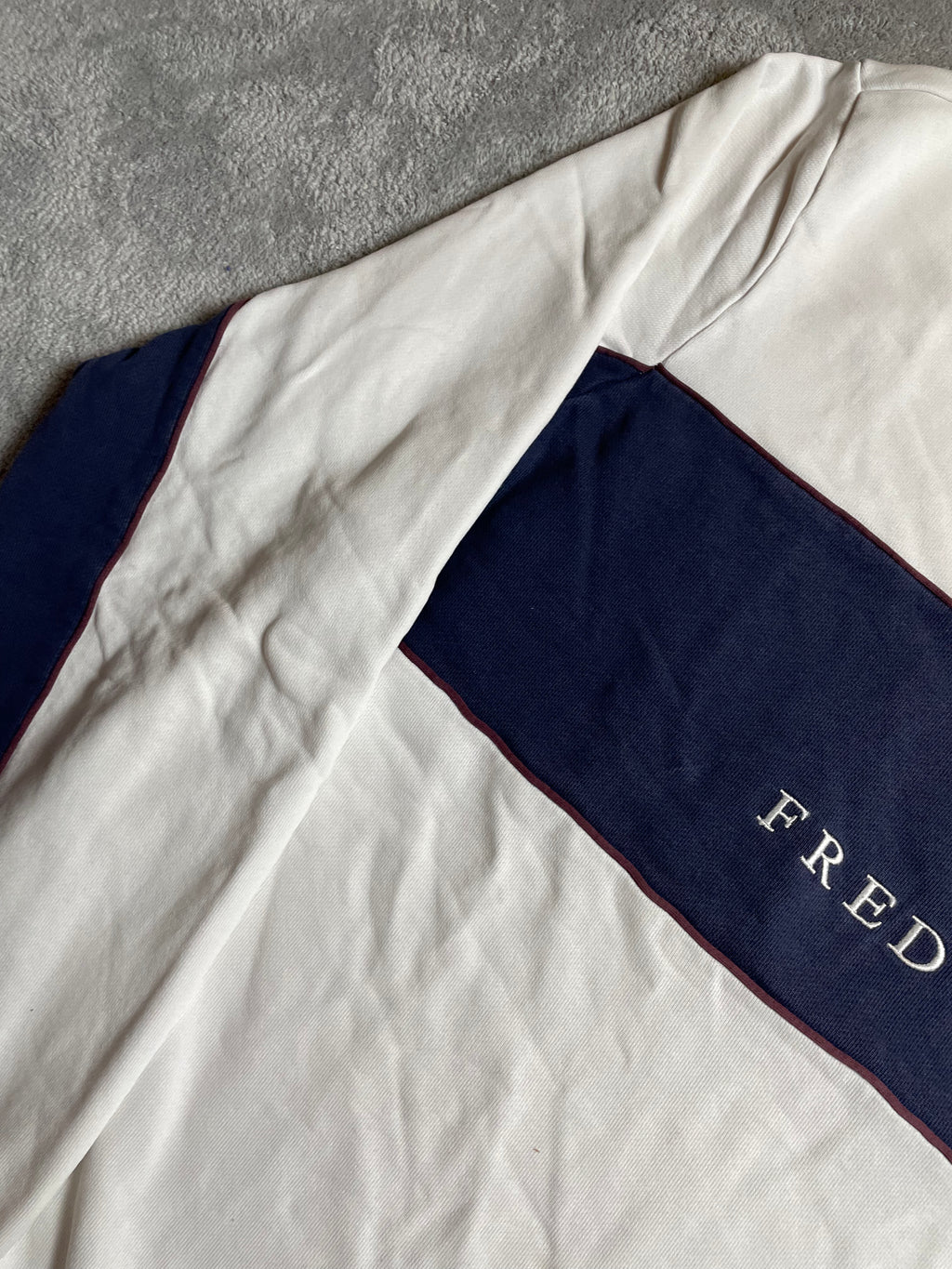 Fred Perry Sweatshirt in weiß, Marineblau - Gr. L