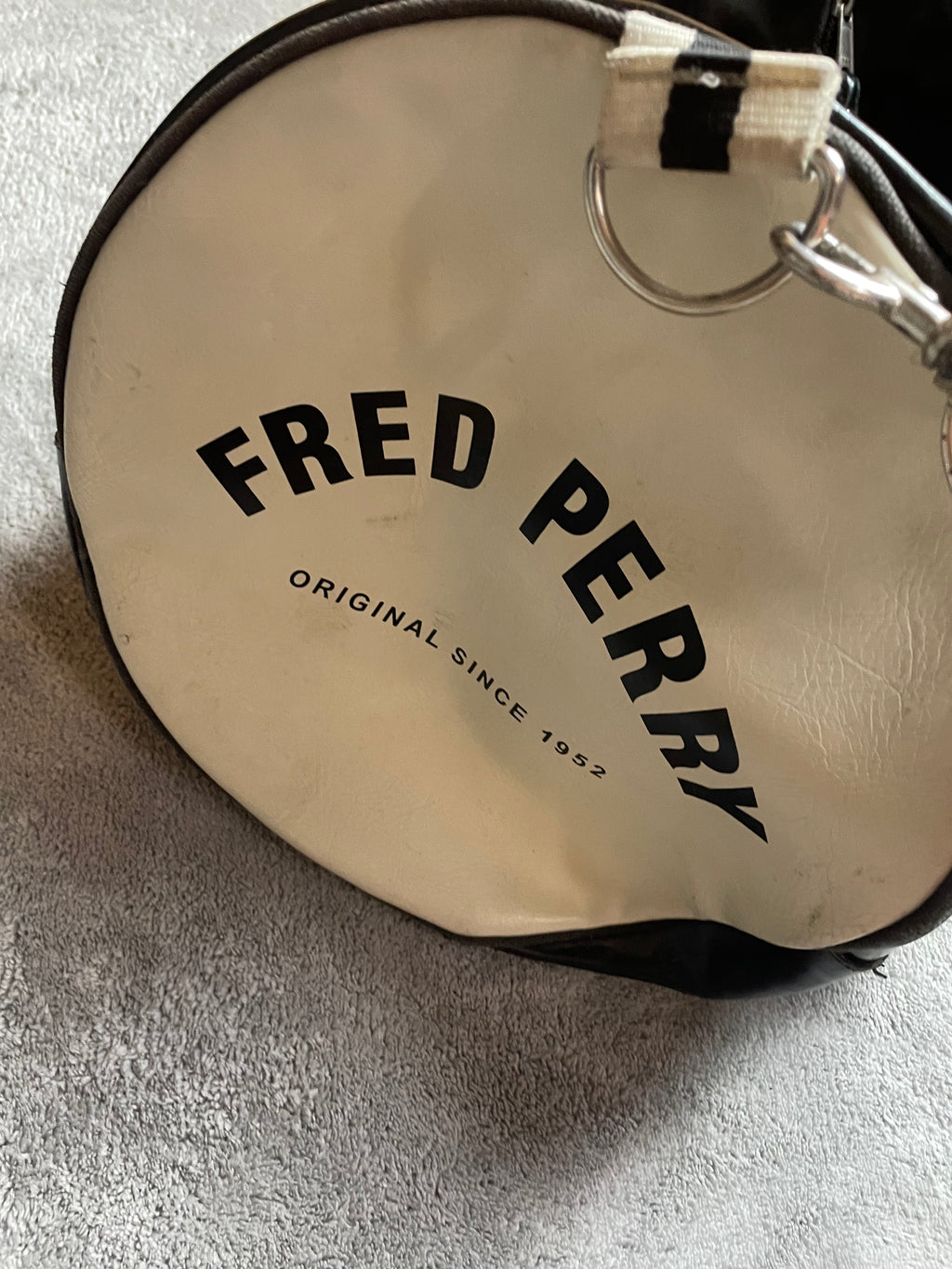 Fred Perry Sporttasche in schwarz, beige