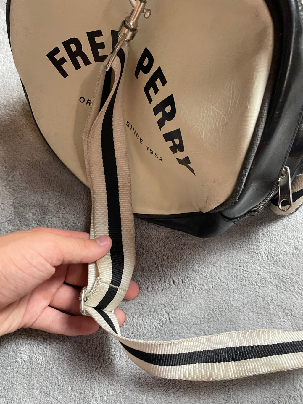 Fred Perry Sporttasche in schwarz, beige