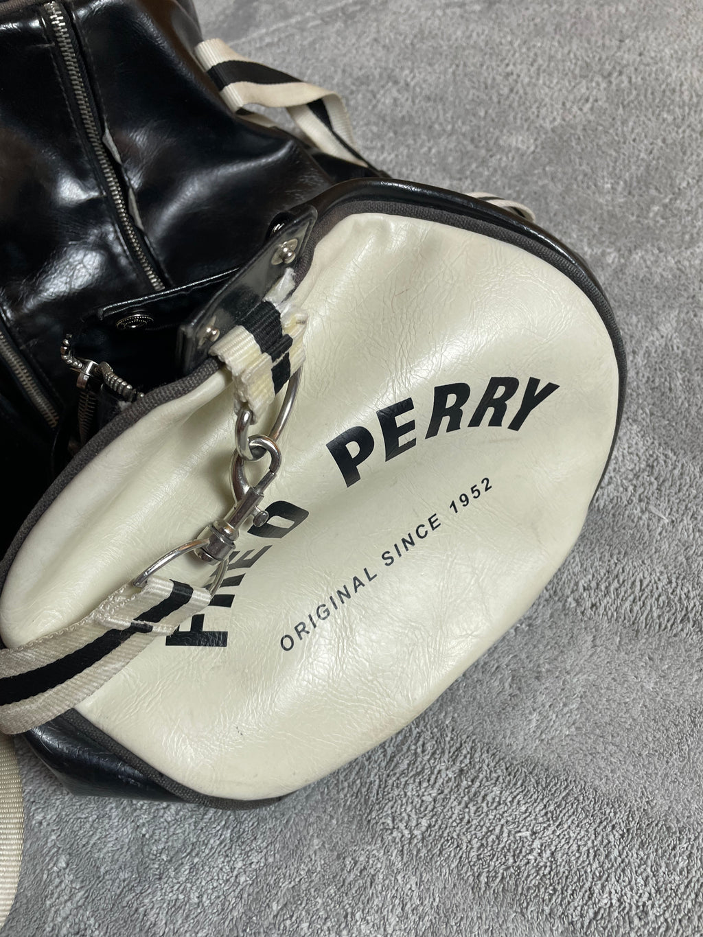 Fred Perry Sporttasche in schwarz, beige