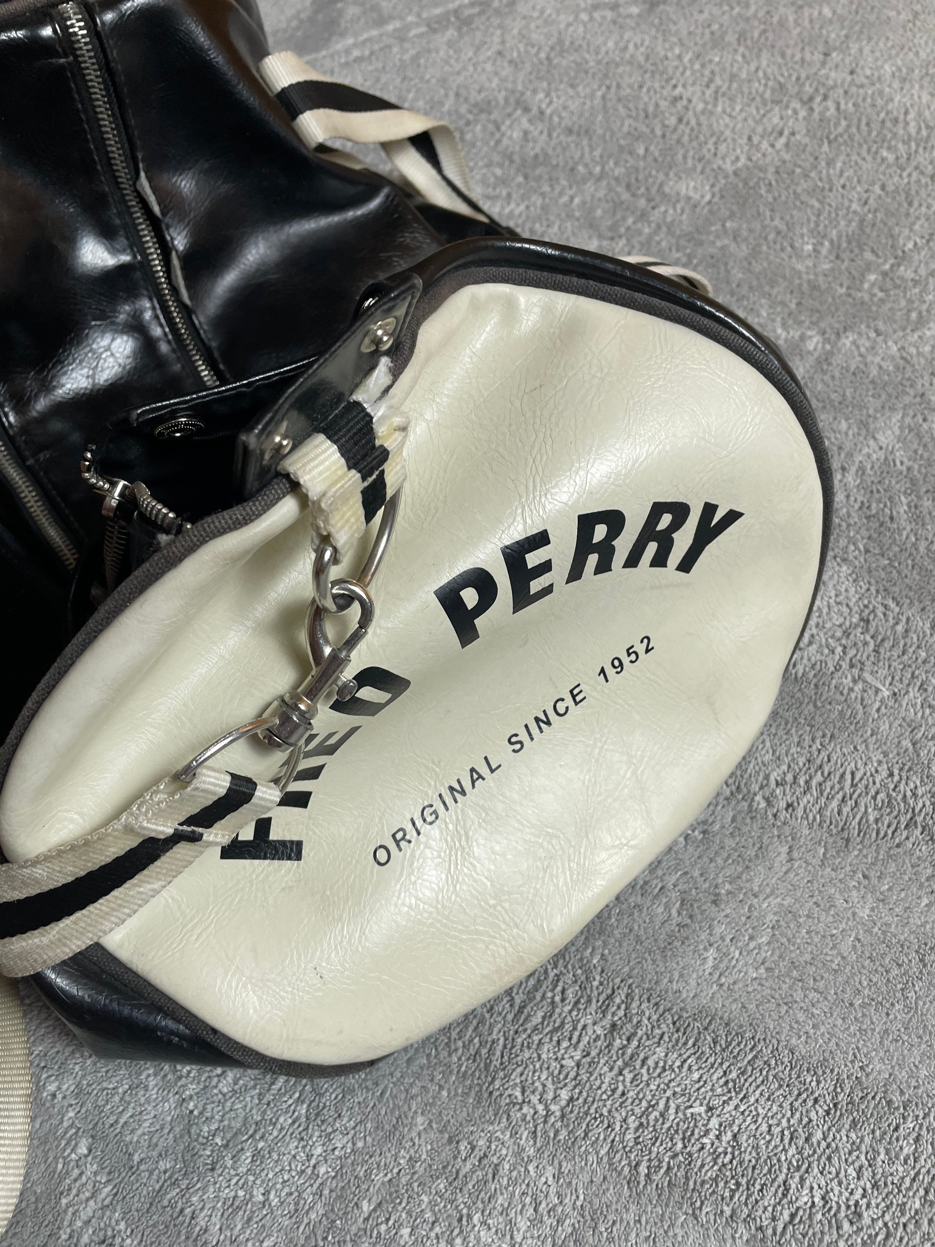 Fred Perry Sporttasche in schwarz, beige