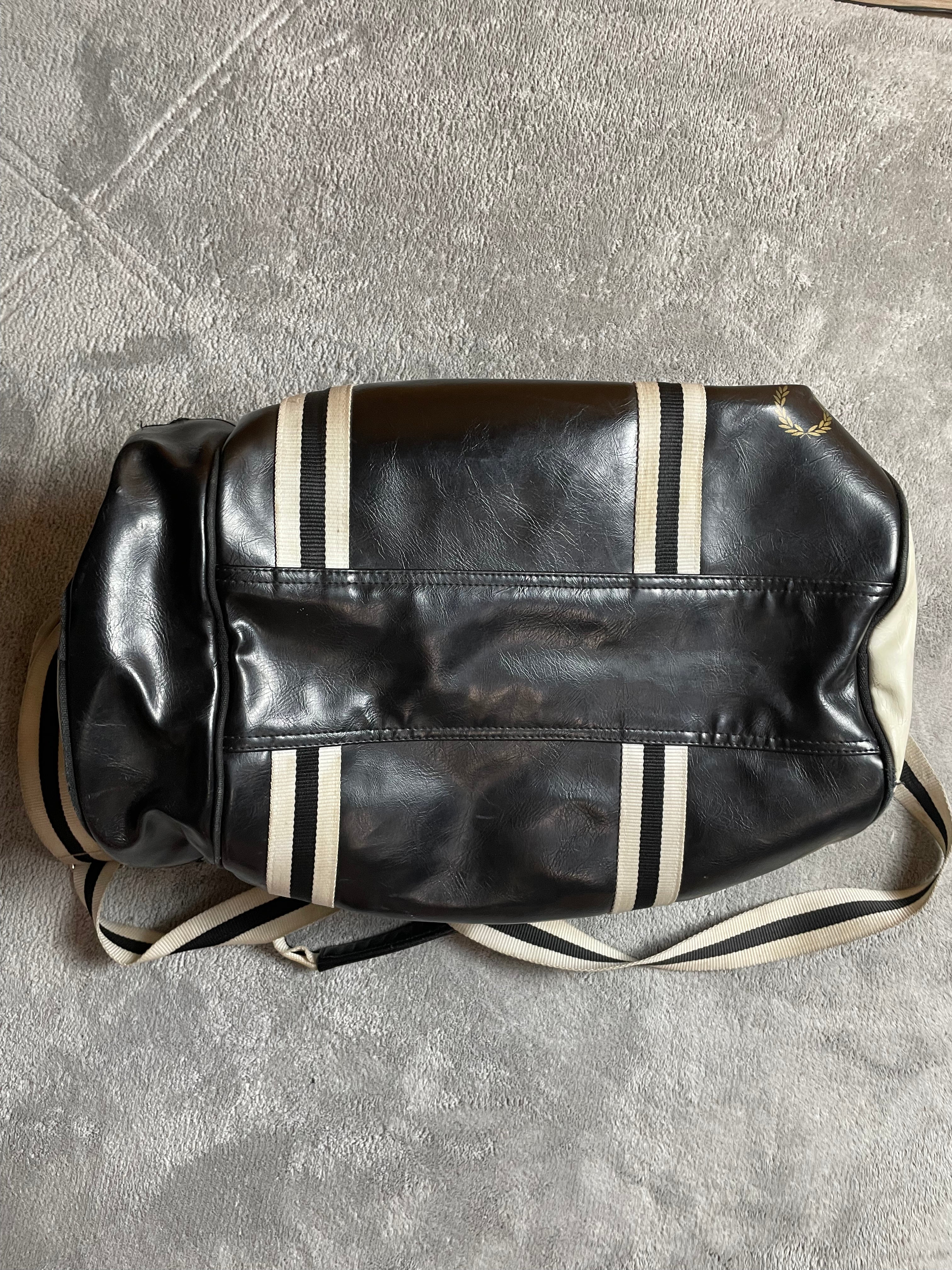 Fred Perry Sporttasche in schwarz, beige