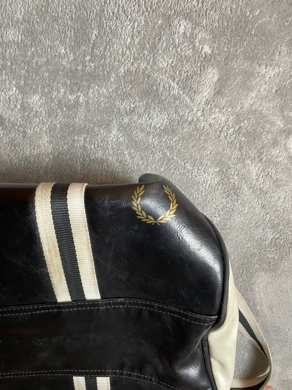 Fred Perry Sporttasche in schwarz, beige
