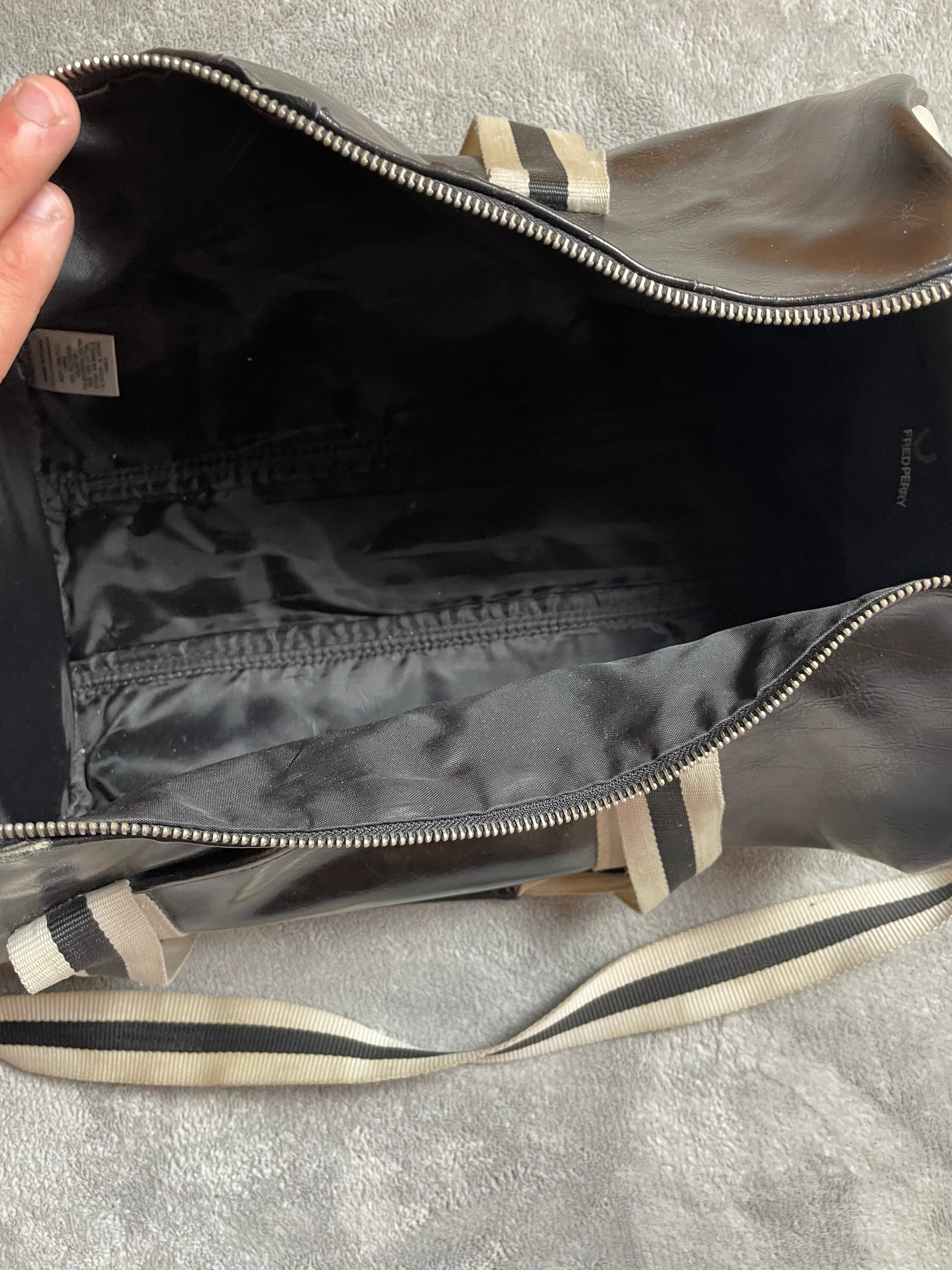 Fred Perry Sporttasche in schwarz, beige