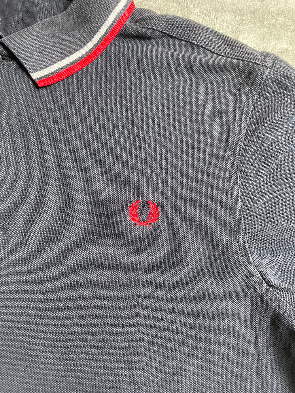 Fred Perry Poloshirt in Marineblau - Gr. M