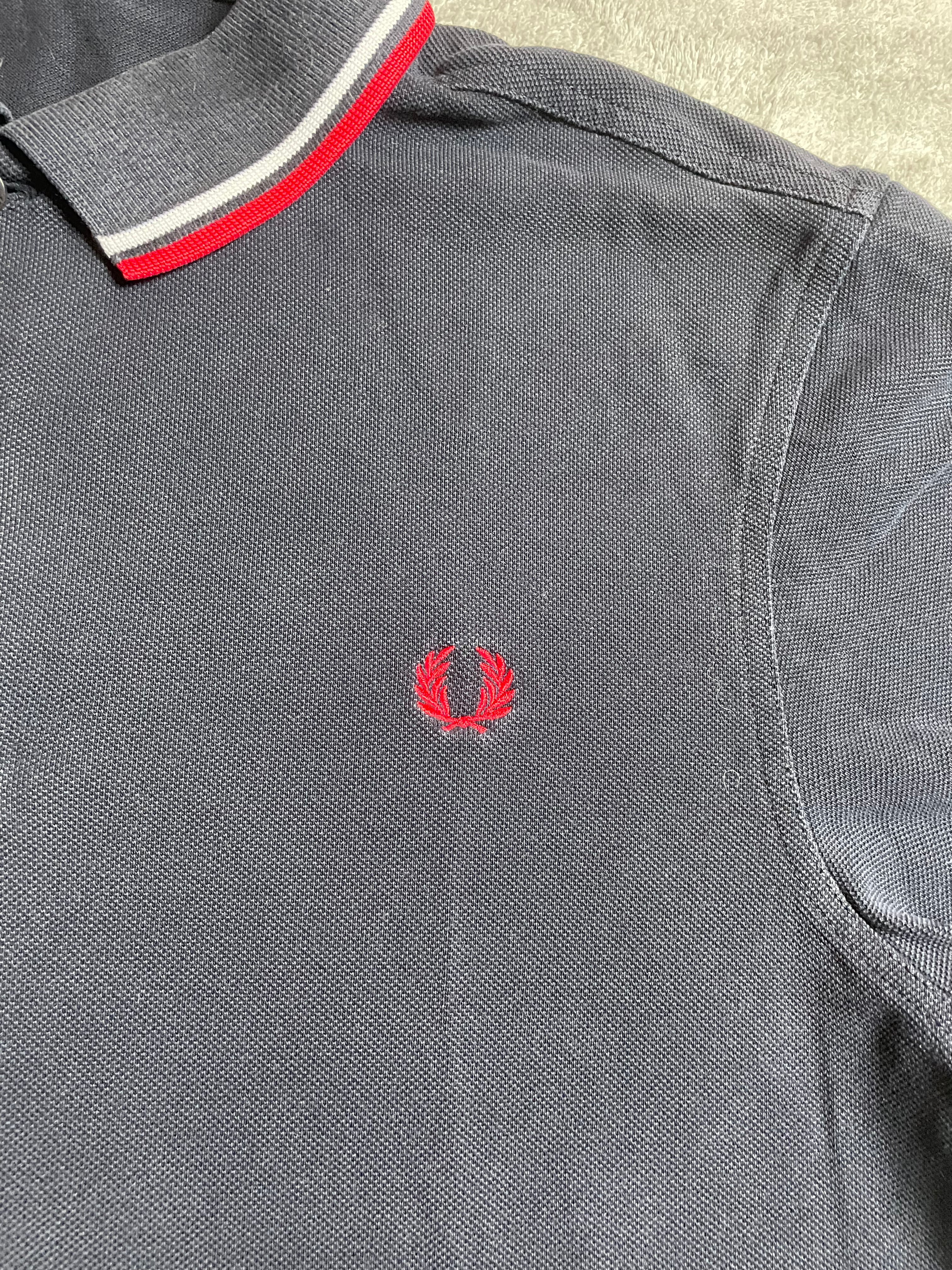 Fred Perry Poloshirt in Marineblau - Gr. M