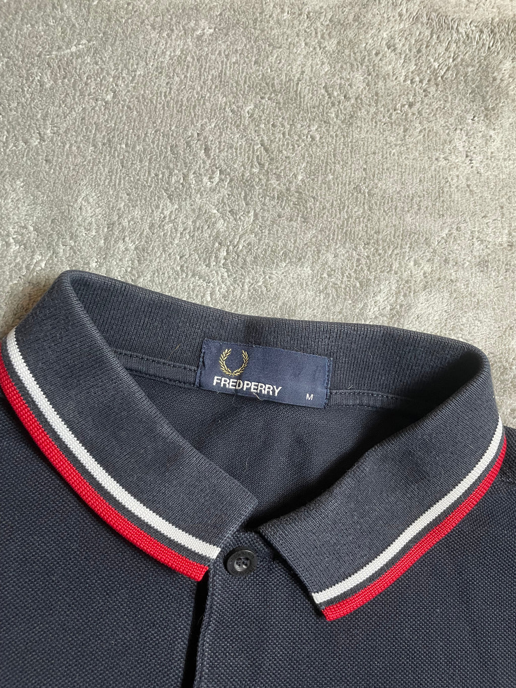 Fred Perry Poloshirt in Marineblau - Gr. M