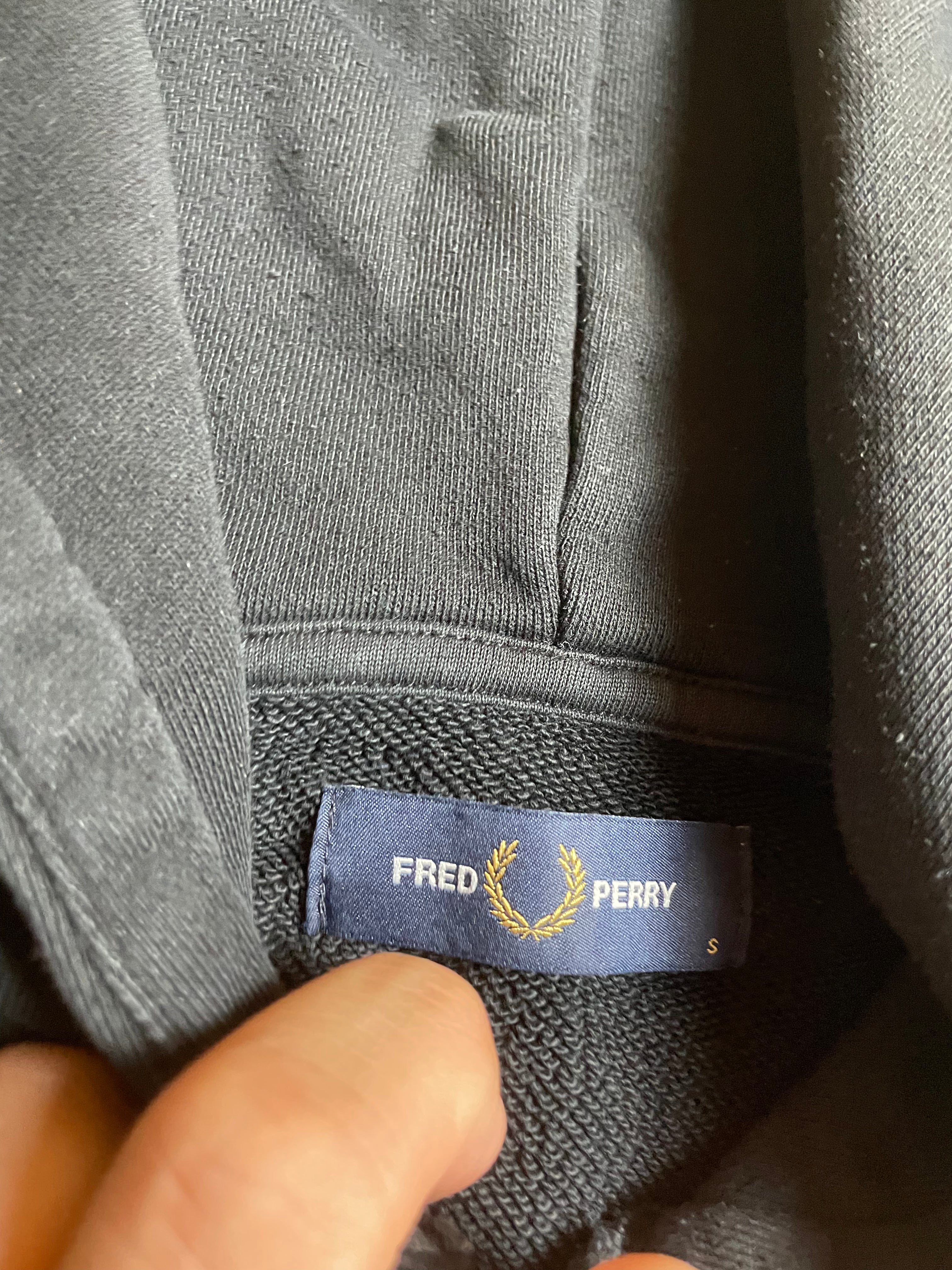 Fred Perry Kapuzenpullover in schwarz - Gr. S