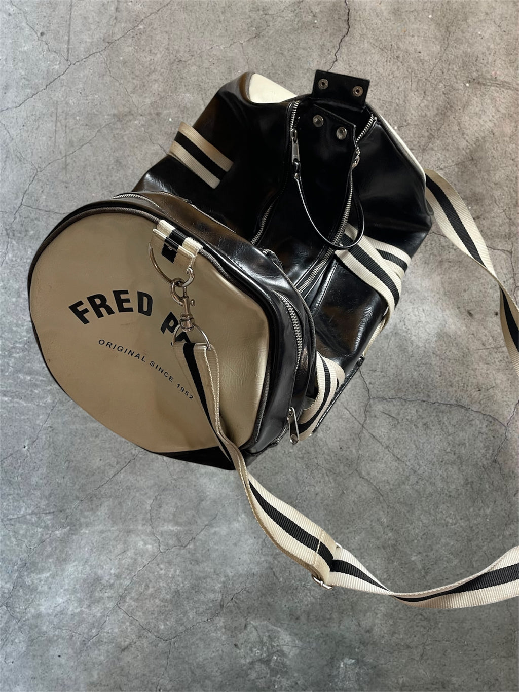 Fred Perry Sporttasche in schwarz, beige